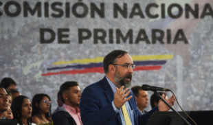 Oposición ofrece al país elegir al político con más experiencia perdiendo elecciones
