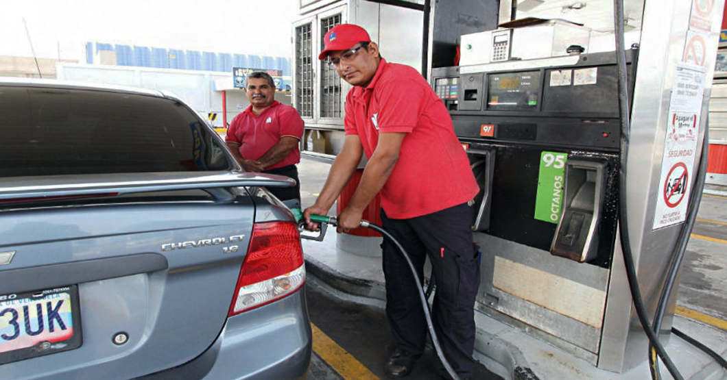 Empleados de PDVSA revelan que llevan más de un año confundiendo el baño con el depósito de gasolina