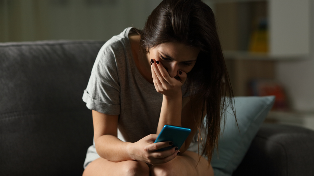 ¿Infidelidad? Chama encuentra mensajes de