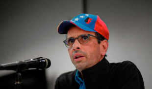 Capriles le borda un 
