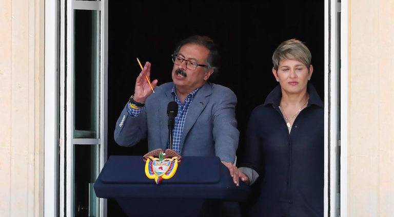 Gustavo Petro amenaza con engordar, usar guayaberas y bailar salsa