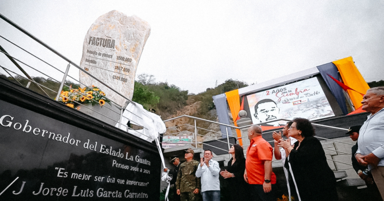 Alcaldía de La Guaira construye estatua de contrato sobrefacturado en honor a García Carneiro