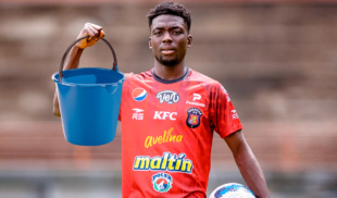 Detienen partido de FutVe porque llegó el agua