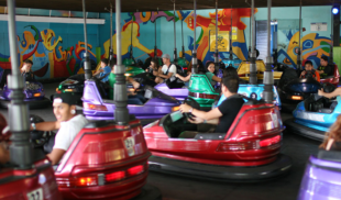 Parque de mierda instala carritos chocones sincrónicos