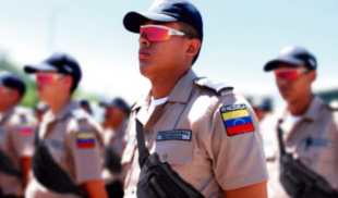 PNB agrega bolsito cruzado y lentes tornasol al uniforme
