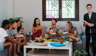 MALDITA SEA: Evangélico aparece en reunión que estaba divertida