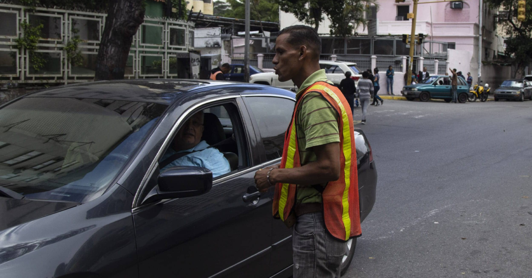 Seguro médico solo cubrirá la colaboración al parquero de la clínica