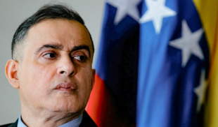 Tarek impactado tras descubrir que el reggaeton no es el causante de los problemas latinoamericanos sino solo una forma de contar las vivencias de las sociedades que están en decadencia por culpa de regímenes corruptos como el que él apoya y que por consiguiente todo sigue siendo culpa del chavismo