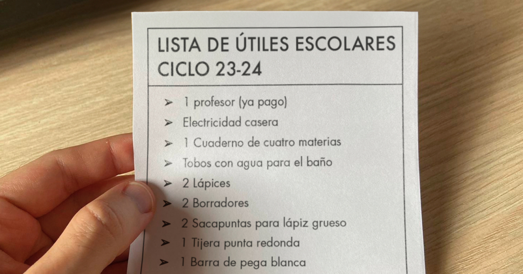 Lista de útiles escolares incluye que alumnos traigan su propio profesor
