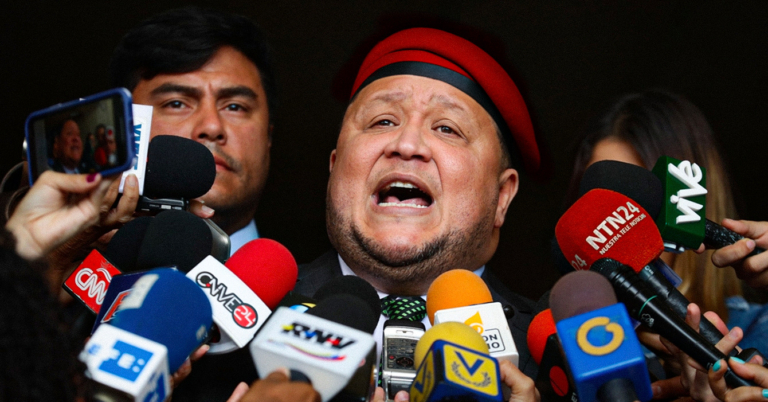 José Brito asegura ser la verdadera oposición de su presidente obrero Nicolás Maduro