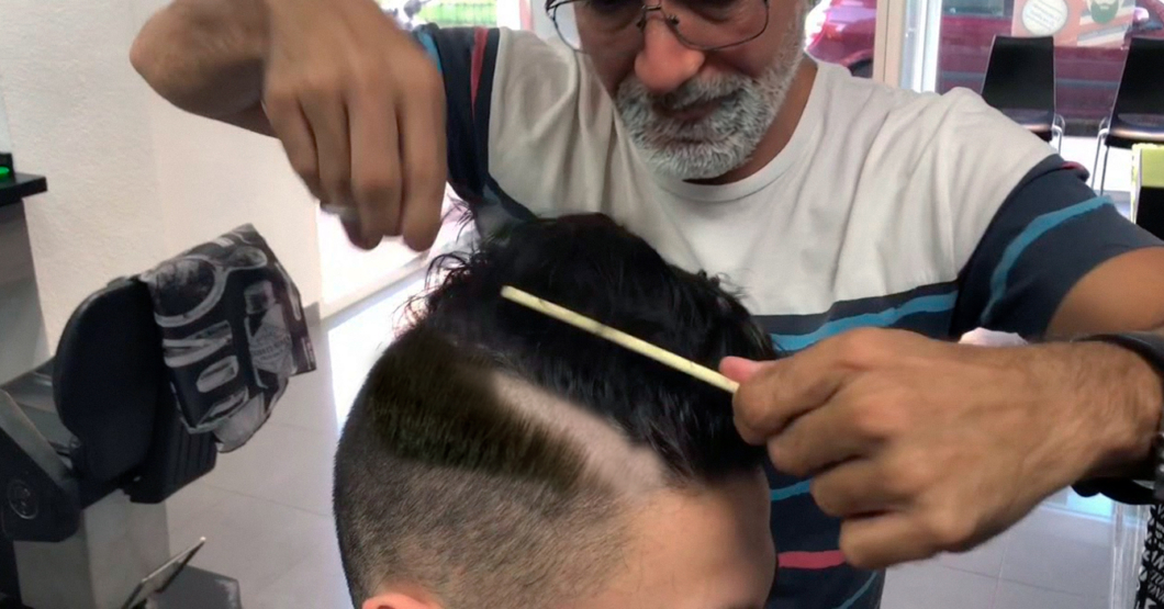 “¿Qué tal?” pregunta barbero como si no supiera la cagada que hizo