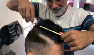 “¿Qué tal?” pregunta barbero como si no supiera la cagada que hizo