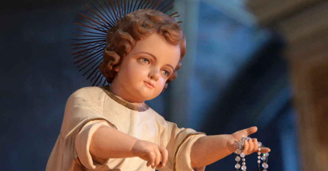 Niño Jesús advierte a padres con dos familias que situación económica sólo le permitirá dar regalos a una de las dos