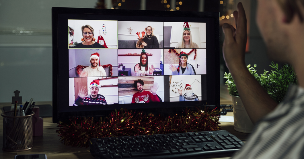 Jefe maldito hace fiesta de navidad de la empresa por Zoom