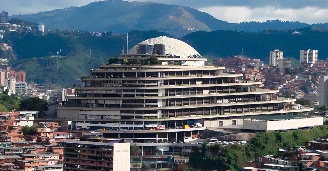 El Helicoide entre las mejores universidades de latinoamérica luego de que metieran presos a maestros que protestaban