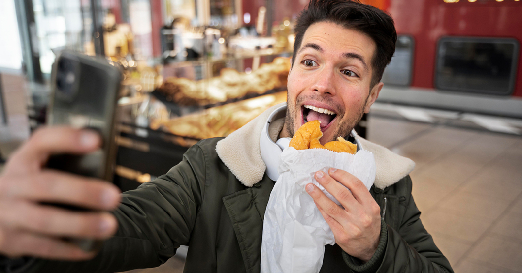 Influencer recomienda “el mejor local de hamburguesas” después de decir lo mismo de otros 87 locales