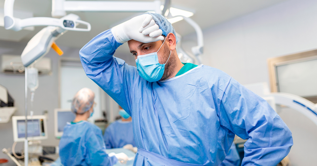 Tras 12 horas de cirugía doctor logra remover pantalón tubito exitosamente