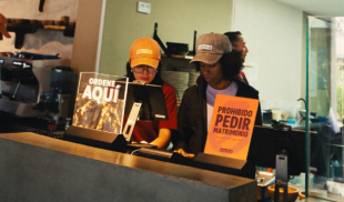 El Restaurante Róstico prohíbe pedidas de matrimonio<br>porque ahí solo se va a comer rico