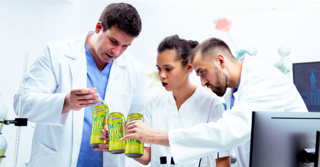 Científicos logran descifrar la teoría cuántica del universo tras beberse par de latas de Caroreña Verano Mojito
