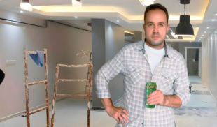 Papá reforma la casa en una tarde tras confundir Rockstar con jugo de tamarindo