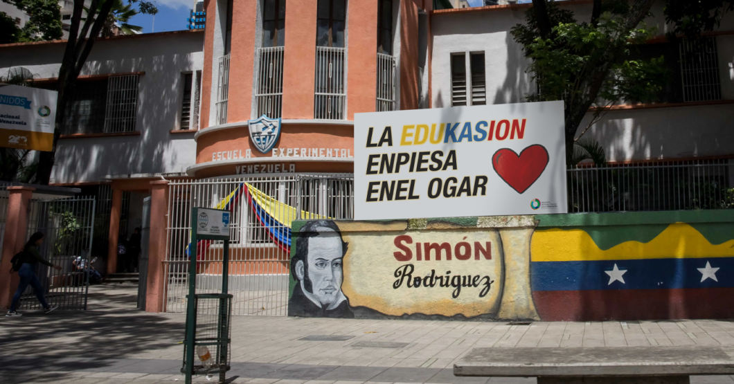 Ministerio de Educación elimina a todos los profesores porque la educación debe venir del hogar