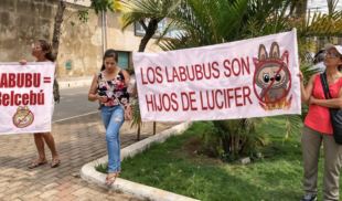 Mamás declaran Labubus como objetos del diablo tras ver precios en Amazon