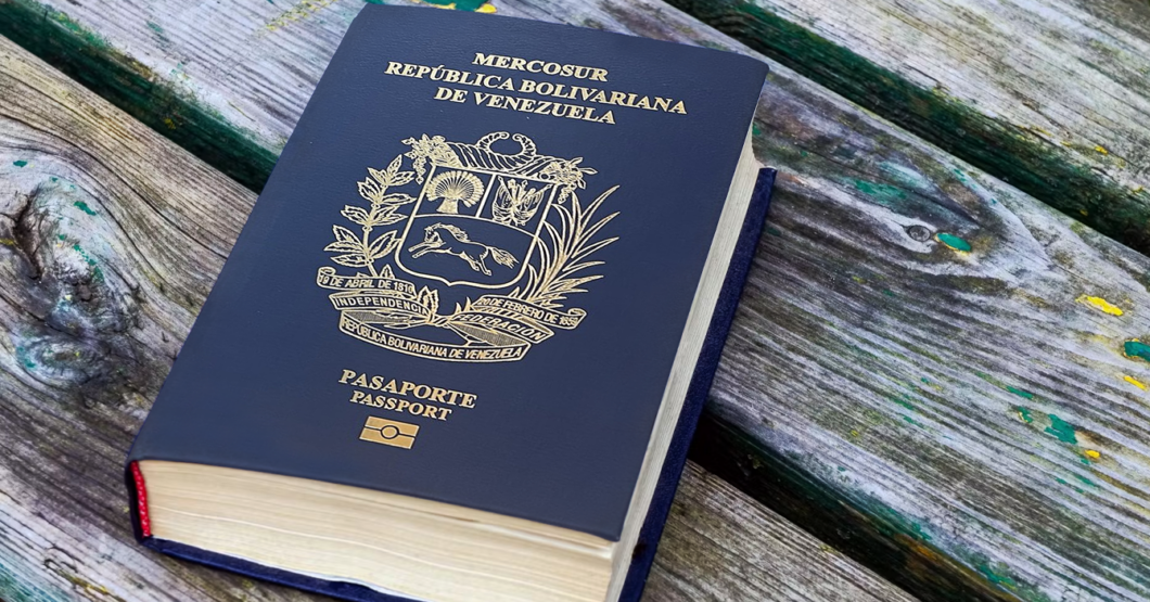 SAIME estrena pasaporte XXL para que quepan todas las visas