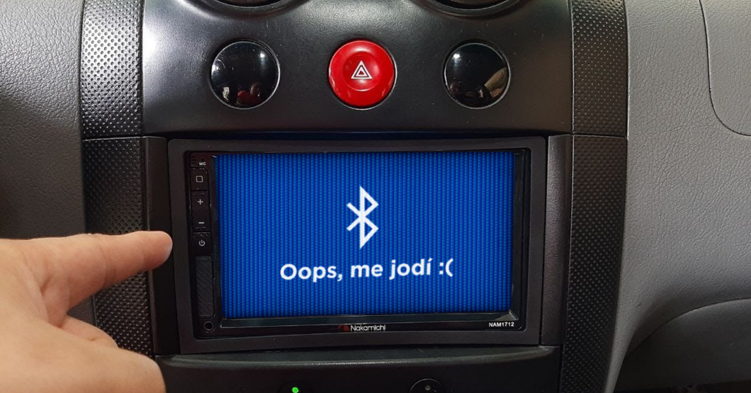 Emisora de radio logra récord de audiencia gracias a joven que se le dañó el bluetooth del carro