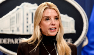 Estados Unidos ofrece recompensa de 50 millones de dólares por la cabeza del gobierno al que le compra petróleo