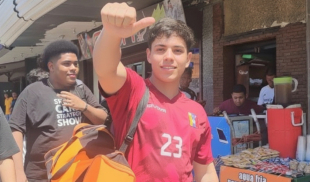 Chamo viaja a Maturín para ver el partido completo de Bolivia y Brasil en el teléfono