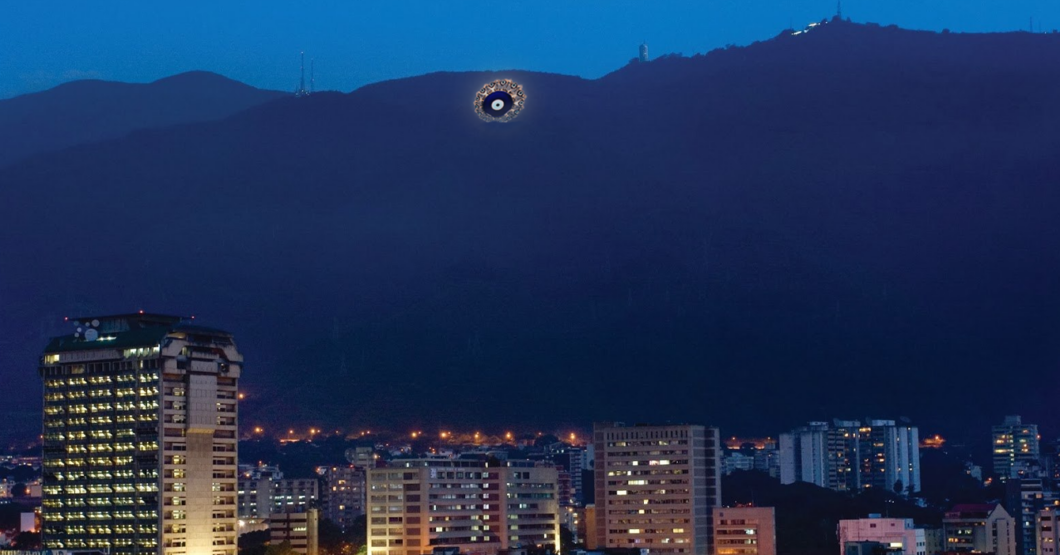 Instalan ojo turco gigante en el Ávila para ver si por fin pasa algo bueno