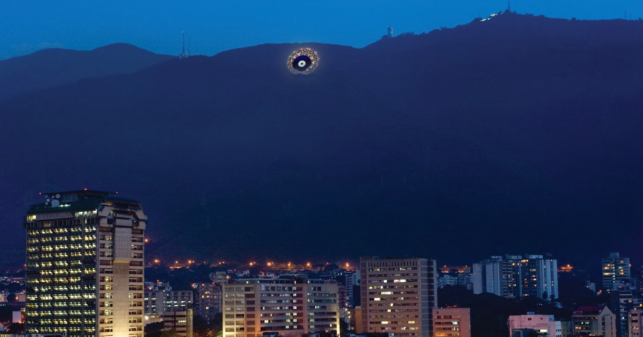 Instalan ojo turco gigante en el Ávila para ver si por fin pasa algo bueno