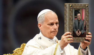 El Papa beatifica a jefe que pagó la quincena en USDT