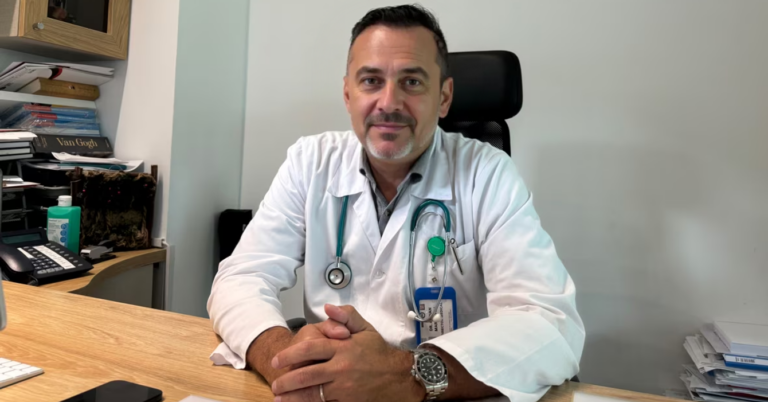 Colegio de Médicos expulsa a doctor que llegó puntual a la consulta