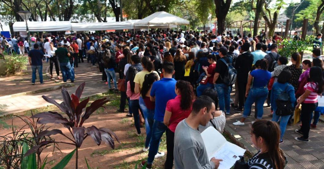 Reportan enormes filas en Caracas para pelar bolas