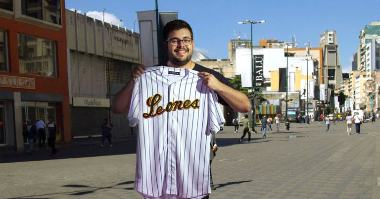 Desalojo de buhoneros logra que Los Leones del Caracas vendan su primera camisa original