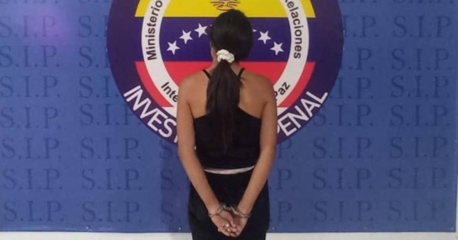 Imputan por traición a la patria a chama que se llama Stephanie en vez de Estefani