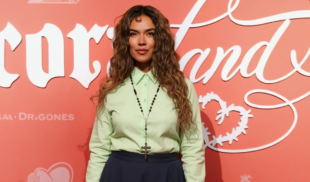 Karol G sigue los pasos de Rosalía anunciando su nuevo disco evangélico