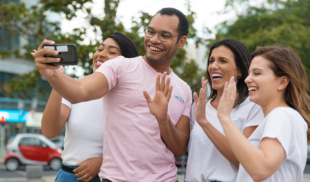 Venezolanos completamente satisfechos con todo se van a la cama con una gran sonrisa y se despiertan felices de tener que vivir un día más de esta maravilla de país en esta noticia supervisada por Conatel
