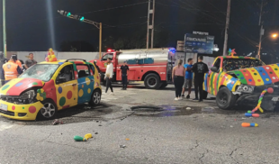Al menos 150 heridos en choque entre carros de payasos