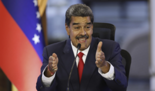 Maduro anuncia que no puede subirle el sueldo a los maestros porque tiene hacer su cumple en el Monumental