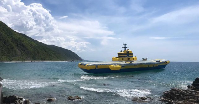 FANB despliega portaaviones inflable de Temu en respuesta a EEUU