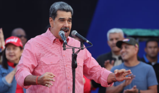 Maduro espanta a los marines americanos cantando Imagine