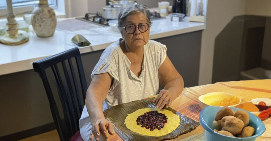 Abuela le mete treinta pasas a la hallaca de nieto que no la llama nunca