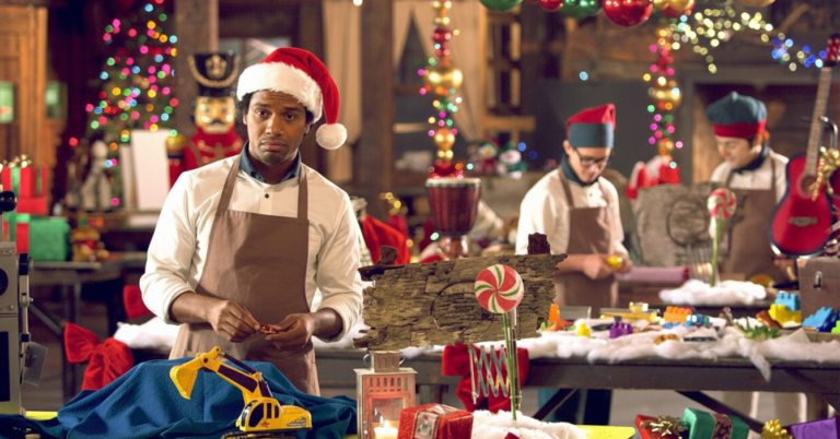 Hallan a venezolanos, peruanos y colombianos trabajando sin papeles en allanamiento al taller de Santa Claus