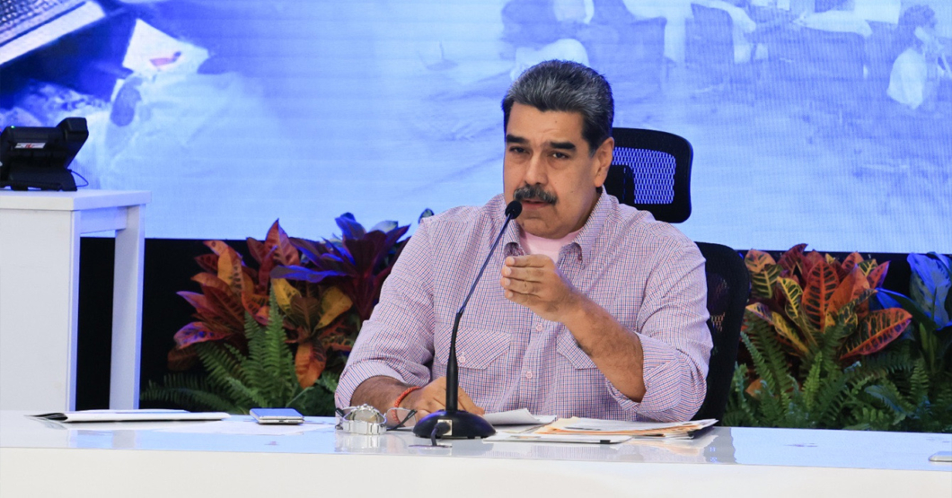 Maduro adelanta la navidad y la quita antes de tiempo