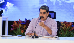 Maduro adelanta la navidad y la quita antes de tiempo