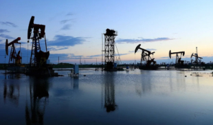 Venezolanos indecisos sobre si el petróleo es de Rusia, China, Irán, Maduro o EE.UU