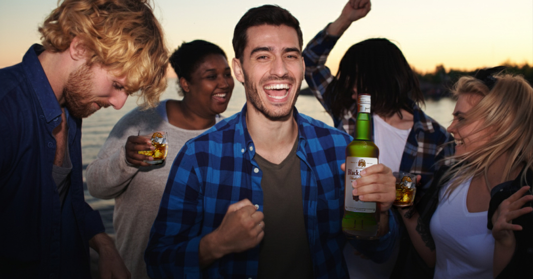 Ingeniero del grupo hace cálculo diferencial algorítmico y concluye que comprando Black & White beben todos sabroso