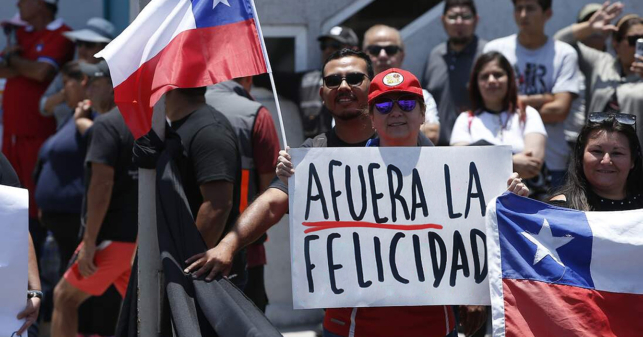 Chilenos le exigen a venezolano que vaya a sonreír a su país